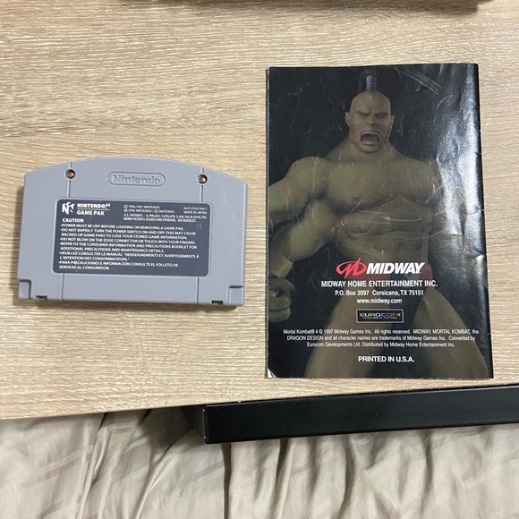 Mortal Kombat 4 (Nintendo 64, 1998) N64 Game Cartridge with Manual - Picture 2 of 2